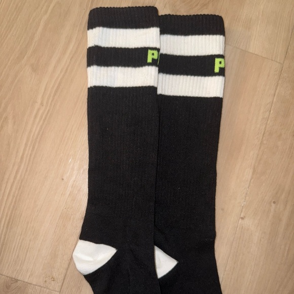 PINK Victoria’s Secret Crew Socks - Picture 3 of 4